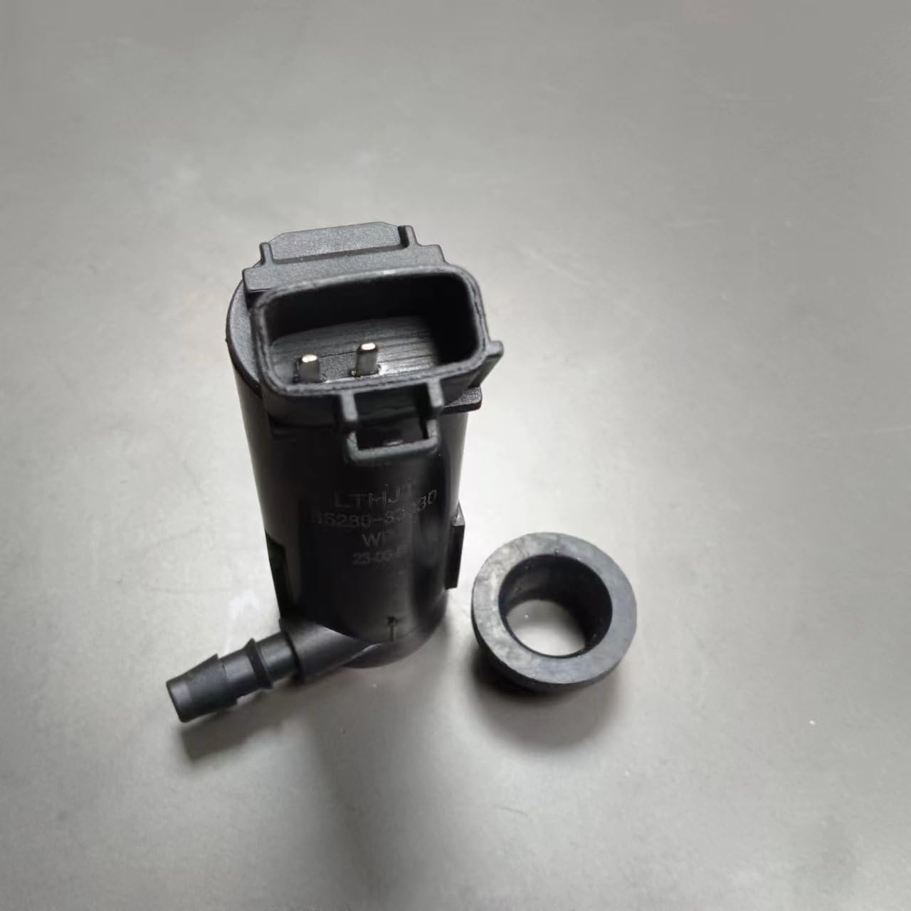 Washer Pump - Lexus 85280-33030 Headlight Washer Pump, Motor Pump Assembly H