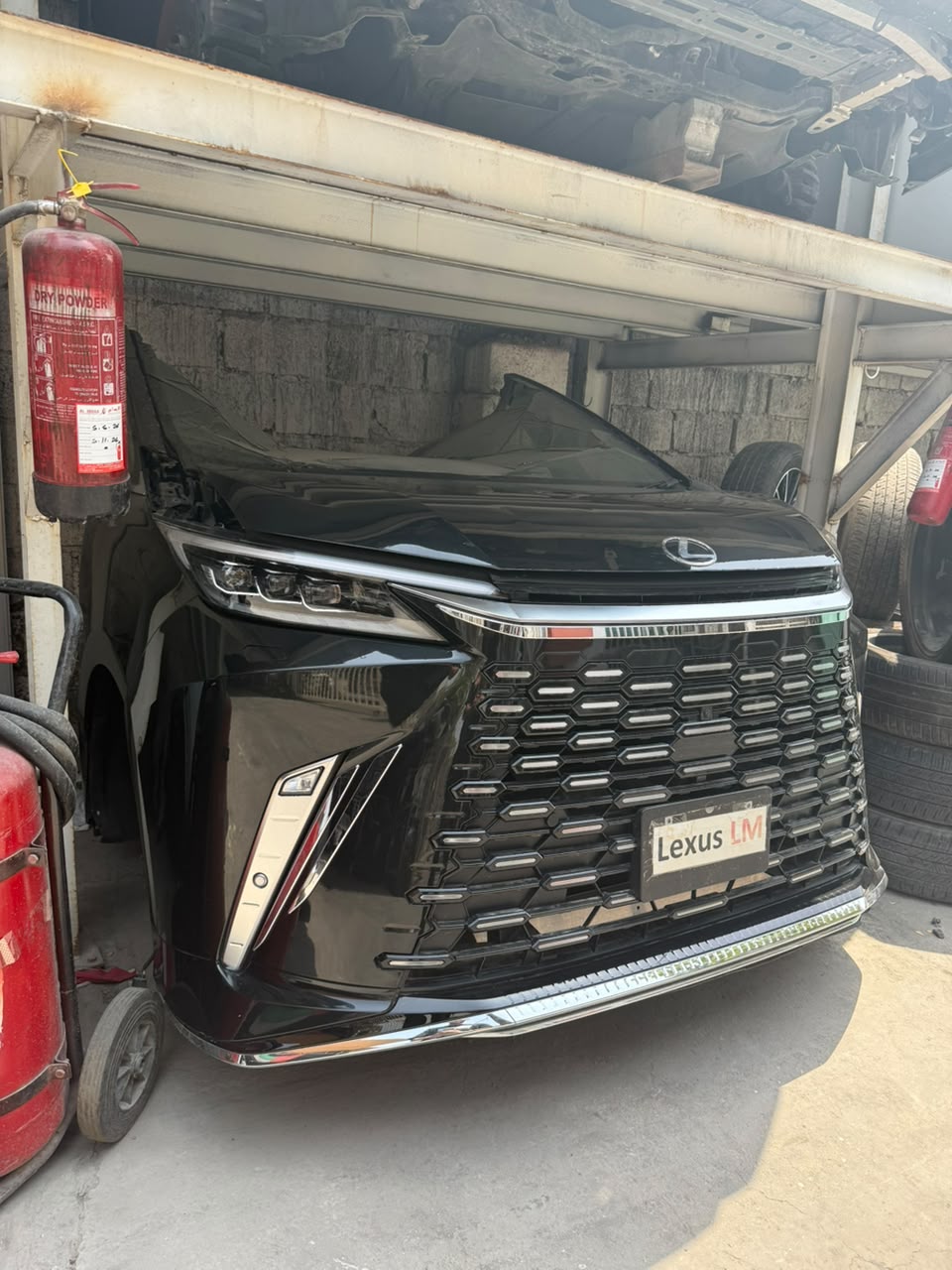 Lexus LM 350H 2025
